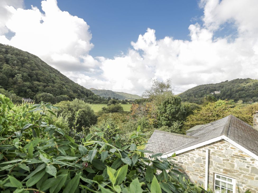 A view of mountains and trees at The Old Post Office in null