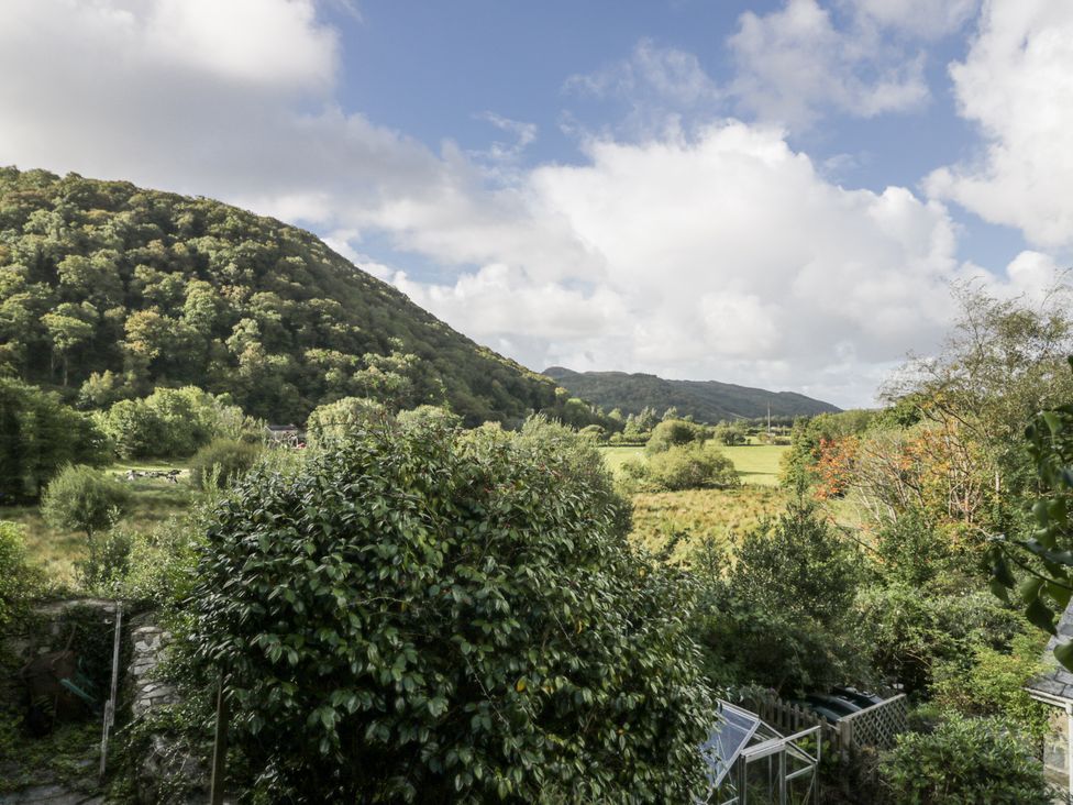 A view of mountains and trees in the countryside at The Old Post Office null