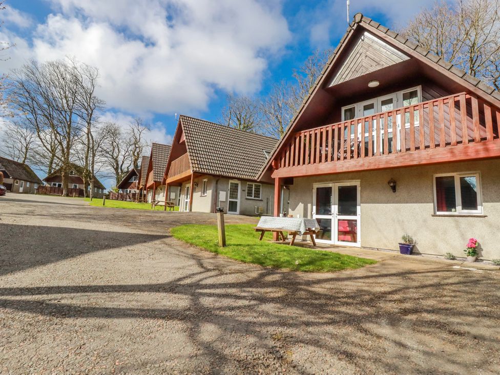 An outdoor area with cabins and a gravel driveway at Mayfly Lodge St Tudy