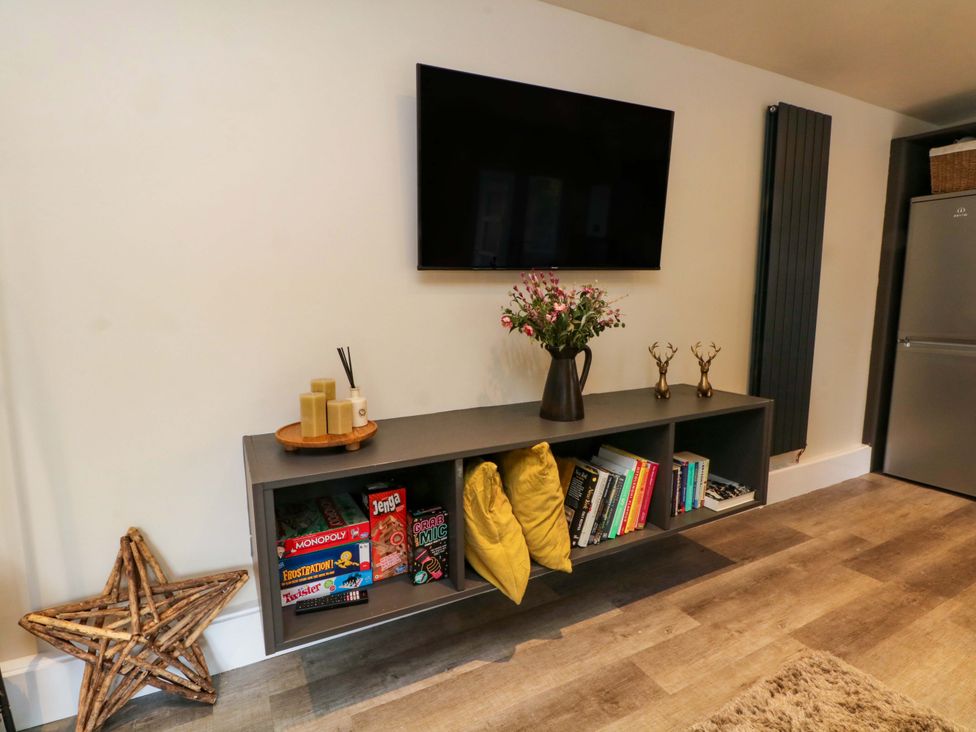 A living room with a shelf and TV at Cabin