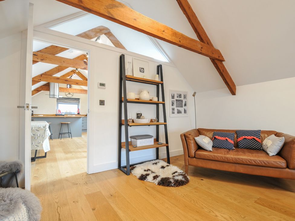 A living room with wooden beams and a shelf at The Dairy in 