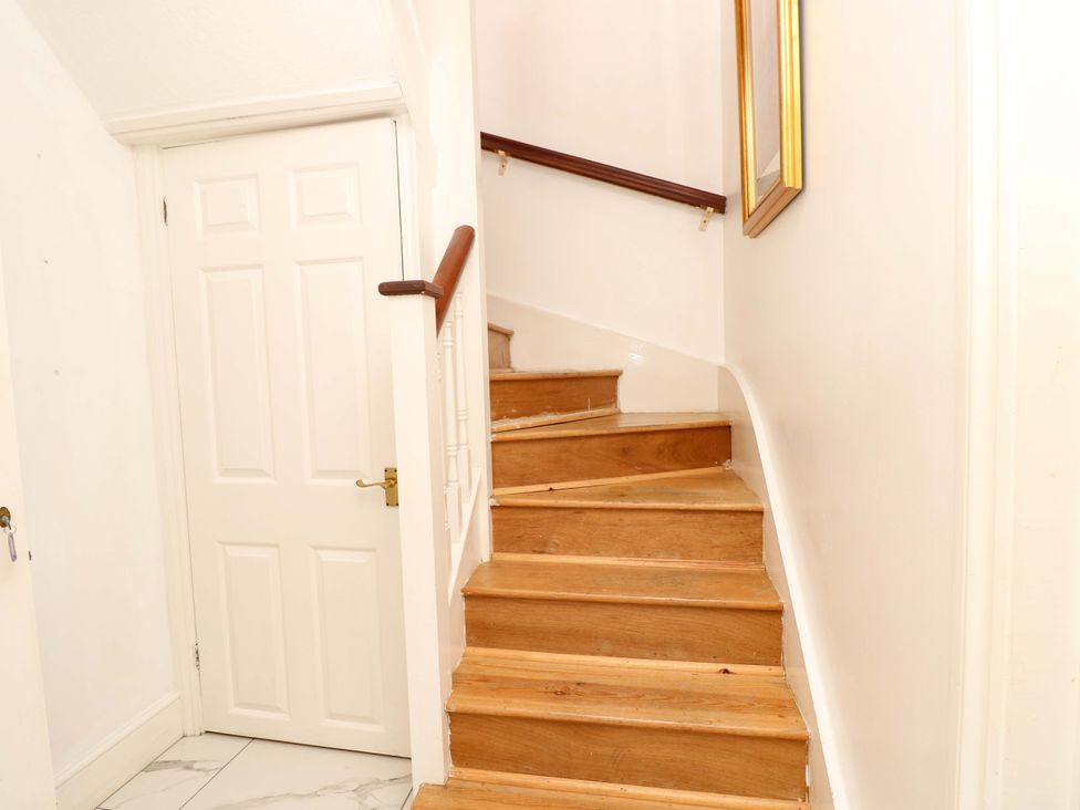 A staircase with wooden steps and a door in the hallway at Riverview in Hamble