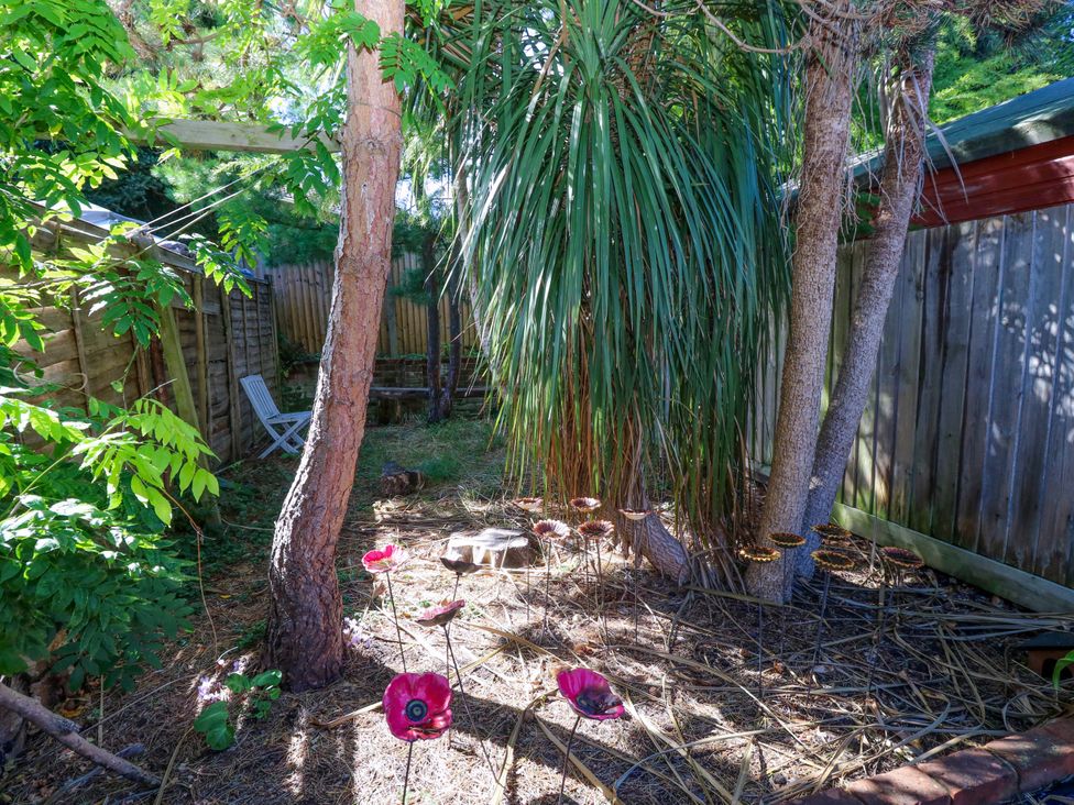 A garden with trees and flowers at Riverview in Hamble