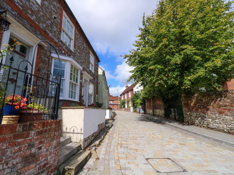 A street with houses and trees at Riverview in Hamble