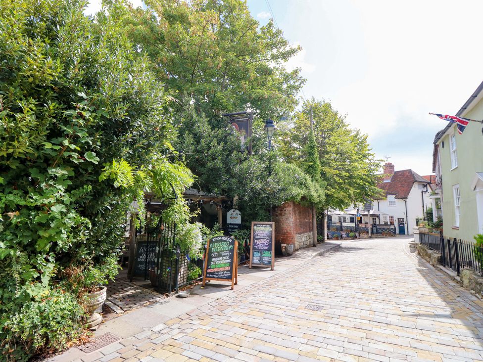 A street with trees and buildings at Riverview in Hamble