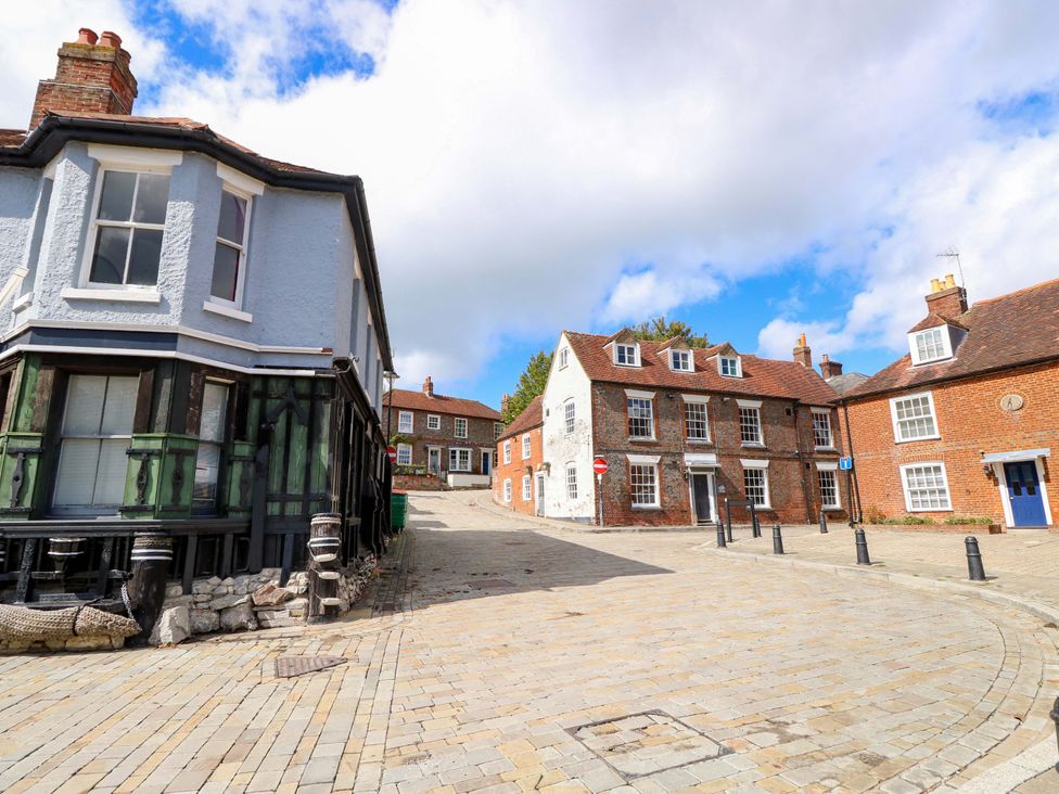A street view with buildings and a sidewalk at Riverview in Hamble