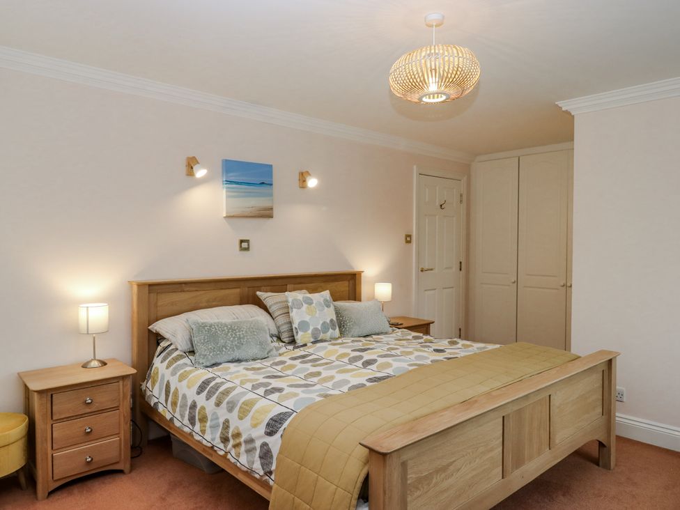 A bedroom with a bed and lamps at 8 Thurlestone Rock in Kingsbridge