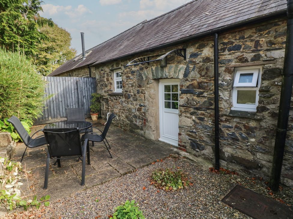 An outdoor area with a table and chairs at Stable Cottage in Clarbeston Road