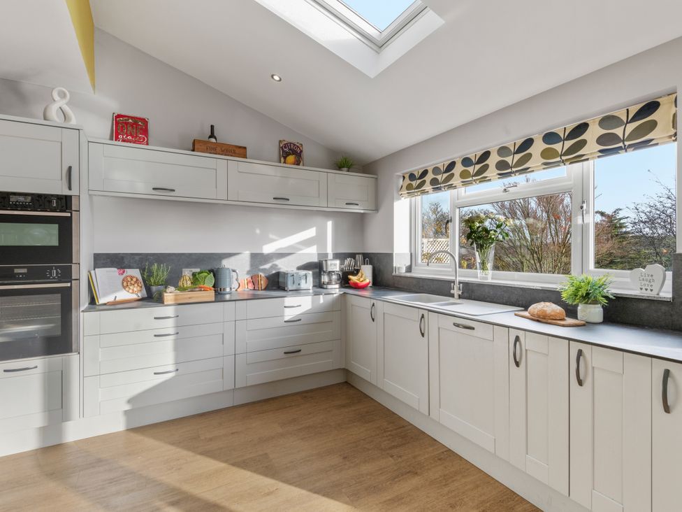 A kitchen with cabinets and countertop at Newlands in Yelverton