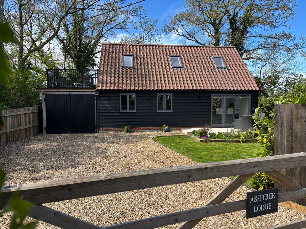 A house with a garden and gravel driveway at Ash Tree Lodge in Norwich