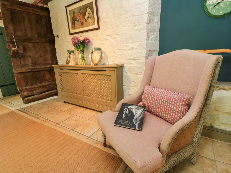 An entryway with an armchair and a coffee table at The Farmhouse in Langport