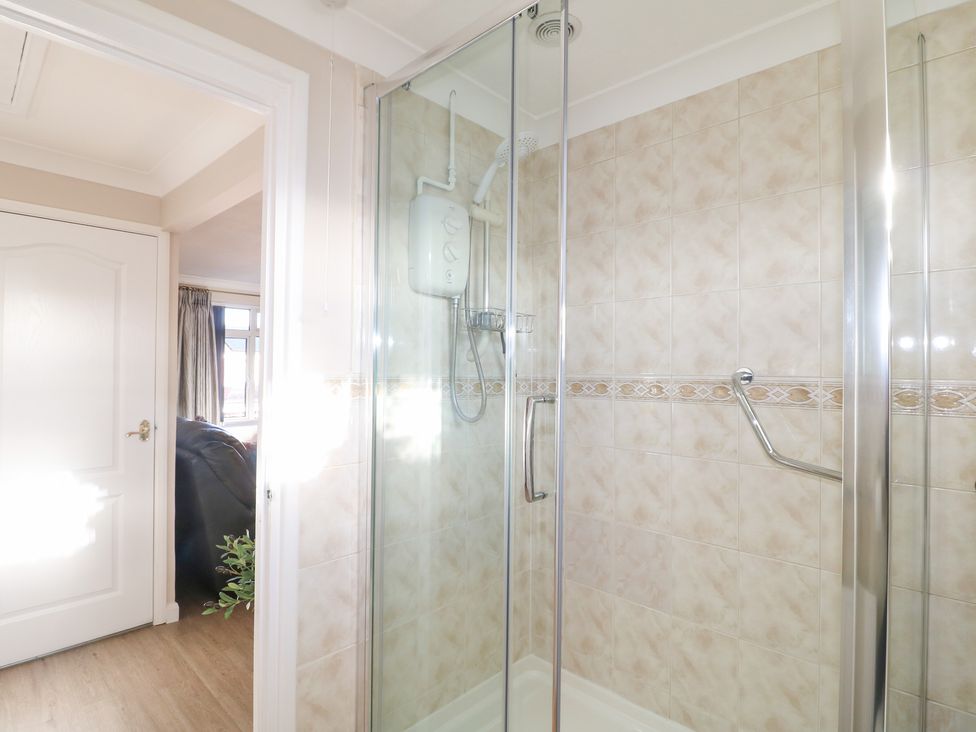 A shower with glass enclosure at The Cuckoo's Rest in Melton Mowbray