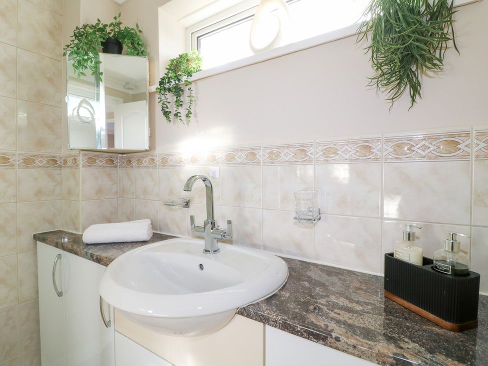 A bathroom with a sink and mirror at The Cuckoo's Rest in Melton Mowbray