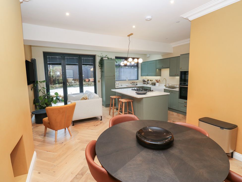 A kitchen with a dining area and appliances at Fairfield House in Almondbury