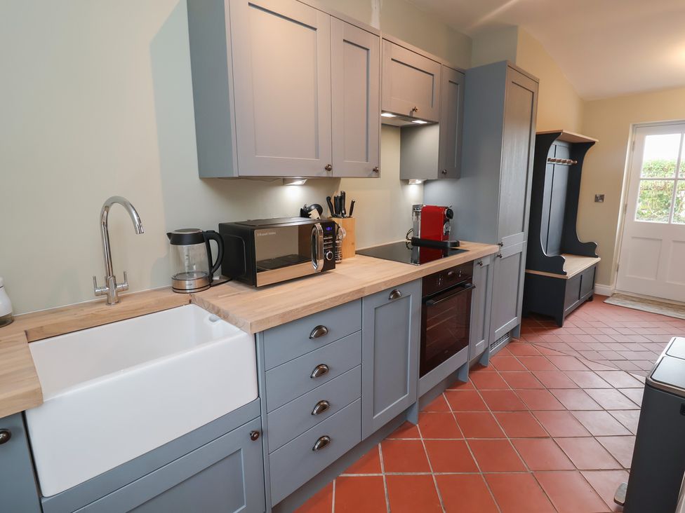 A kitchen with cabinets and appliances at 6 Gravel Hill in King's Lynn