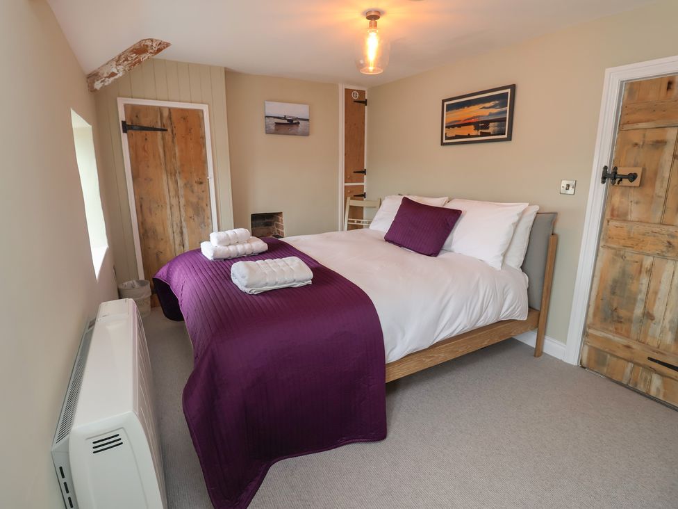 A bedroom with a bed and towels at 6 Gravel Hill in King's Lynn