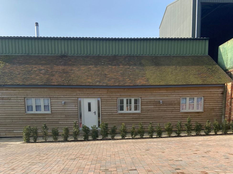 A building with windows and a door at The Cart Shed in Bedford