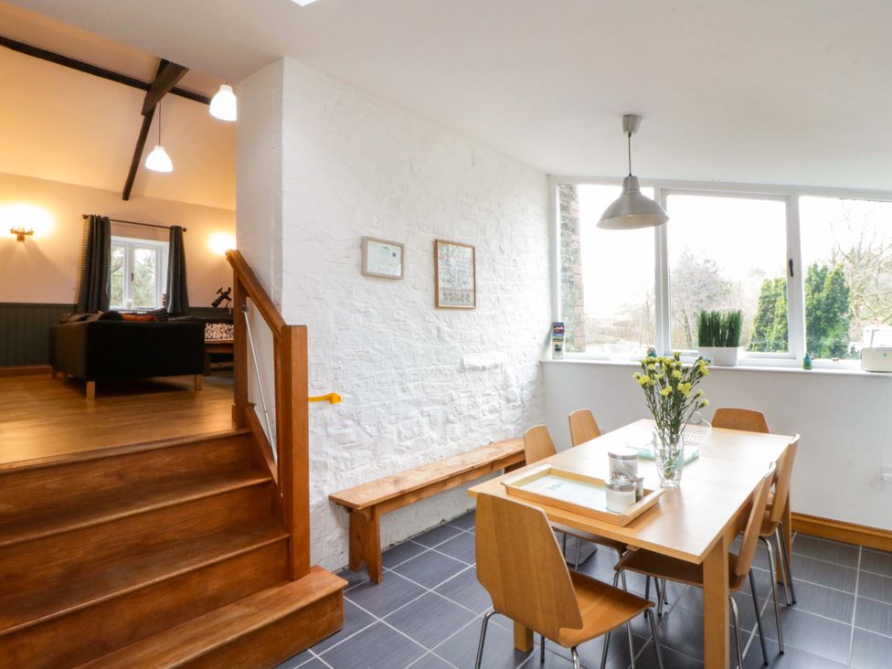 A dining room with a table and chairs at The Old Sunday School in Cwmwysg near Sennybridge