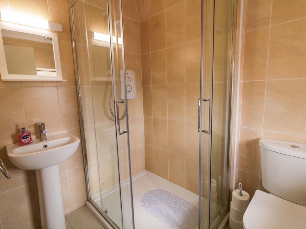 A bathroom with a shower, sink, and toilet at 4 Bed Property in Northern Ireland Garrison, County Fermanagh