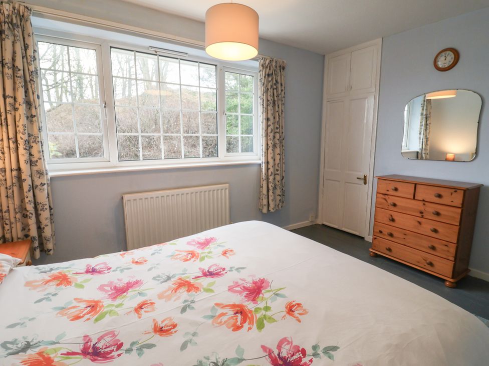 A bedroom with a bed and dresser at Cromer Holiday Home in Cromer
