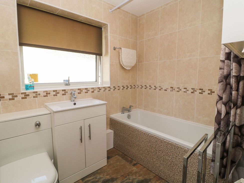 A bathroom with a sink and a bathtub at Willow Lodge in Liskeard