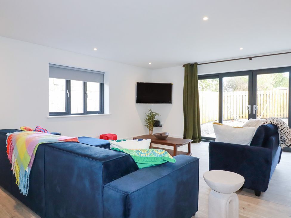 A living room with a sofa and coffee table at Barn 5
