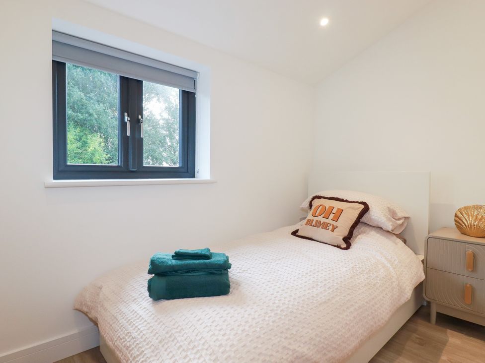 A bedroom with a bed and towels on top at Barn 5