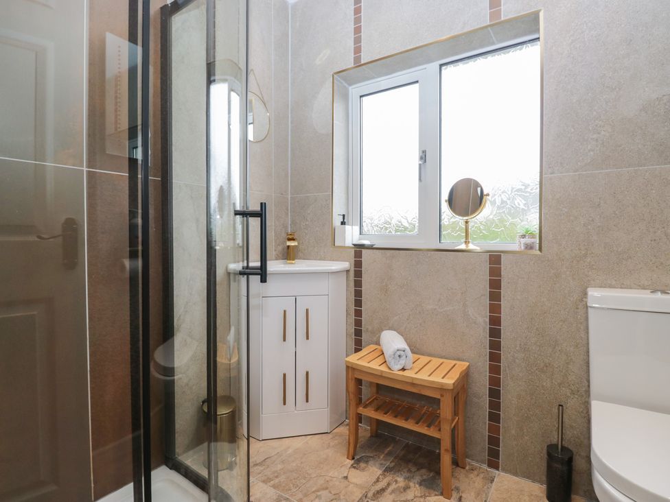 A bathroom with a shower, sink, and toilet at Apple Byrd in Kendal