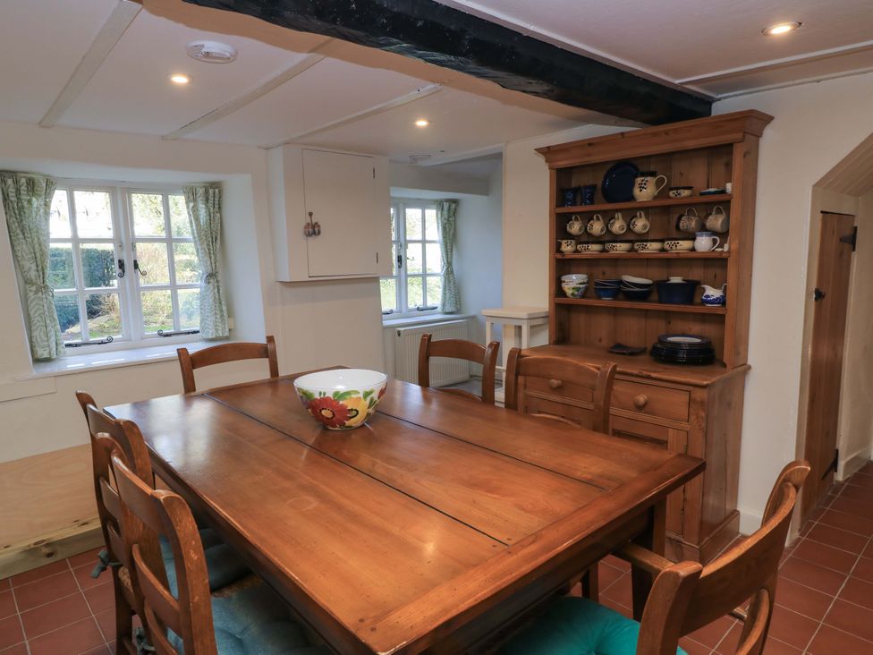 A dining room with a table and chairs at Plush Cottage in Dorchester