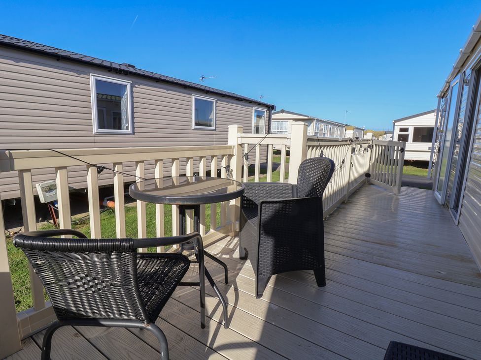 Outdoor patio with chairs and a table at The Pad in 