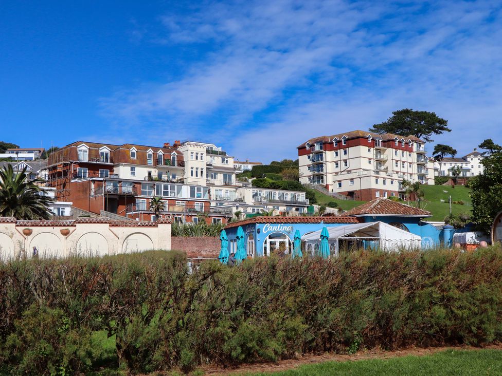 An outdoor photo of buildings and a restaurant at Beachside