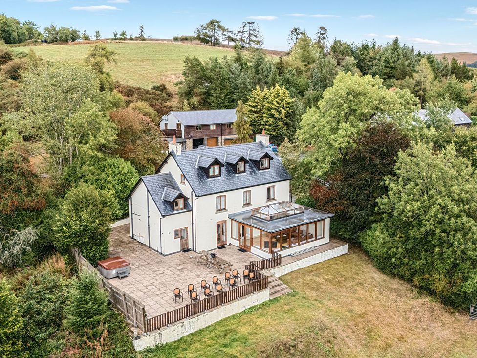 A house with a patio and hot tub at Oak View in Rhayader