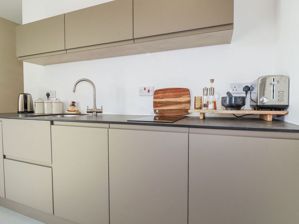 A kitchen with a sink and appliances at Teach Tra West in Perranporth
