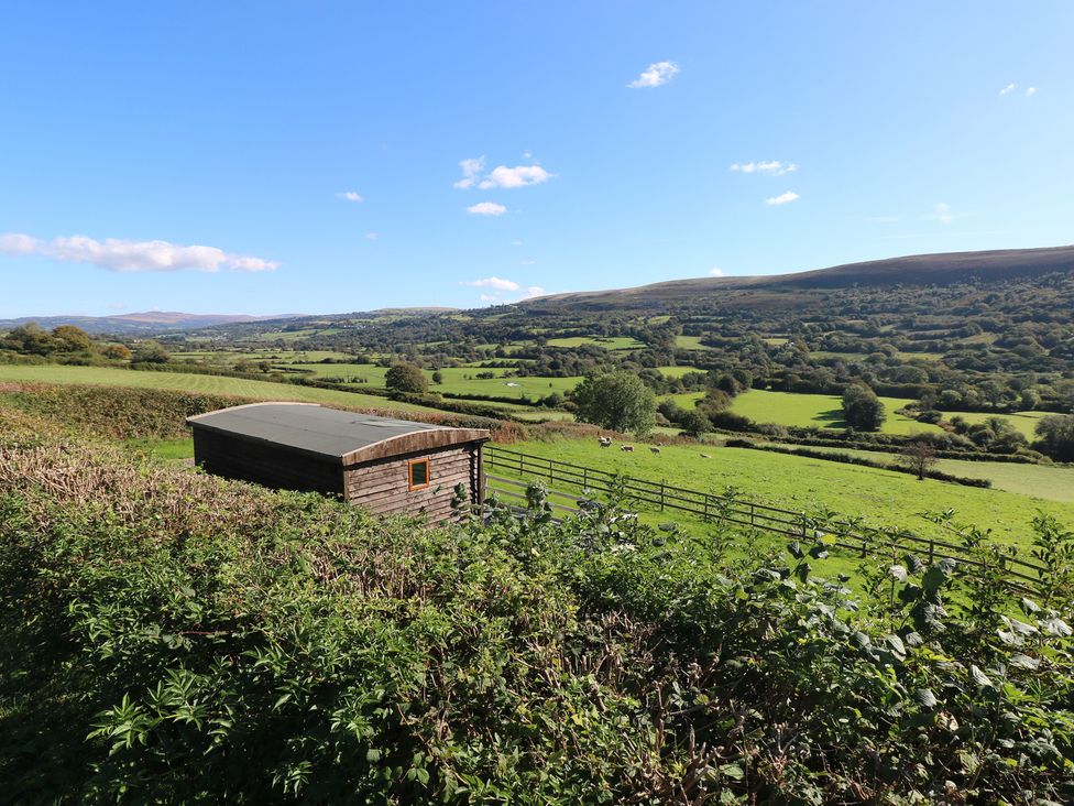 A shed in a grassy field at Sychnant Farm Retreat in Llanedi near Pontarddulais