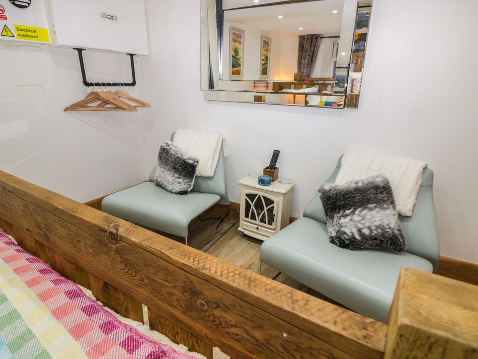 A living room with chairs and a table at Park View Studio in Ambleside