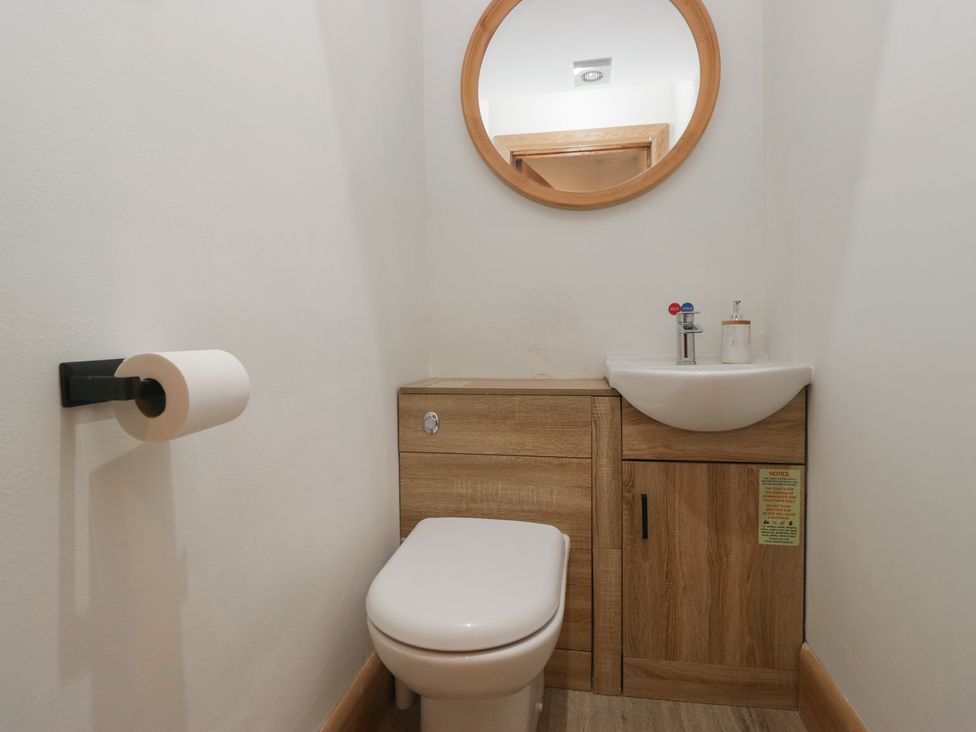 A bathroom with a toilet and washbasin at Park View in Ambleside