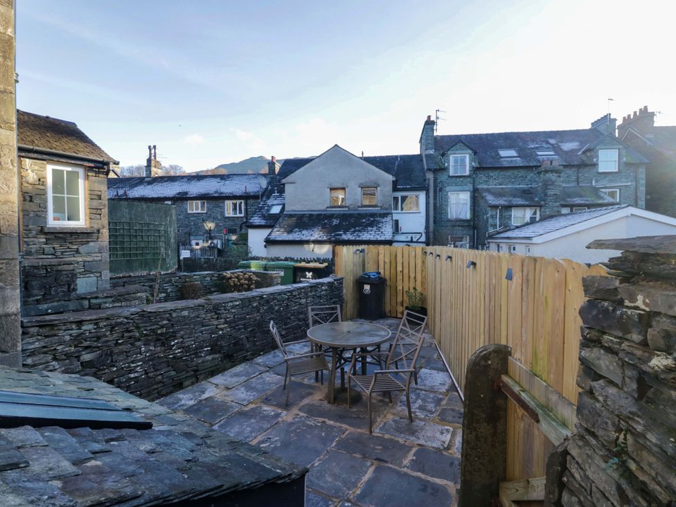 A garden with a table and chairs at Park View in Ambleside