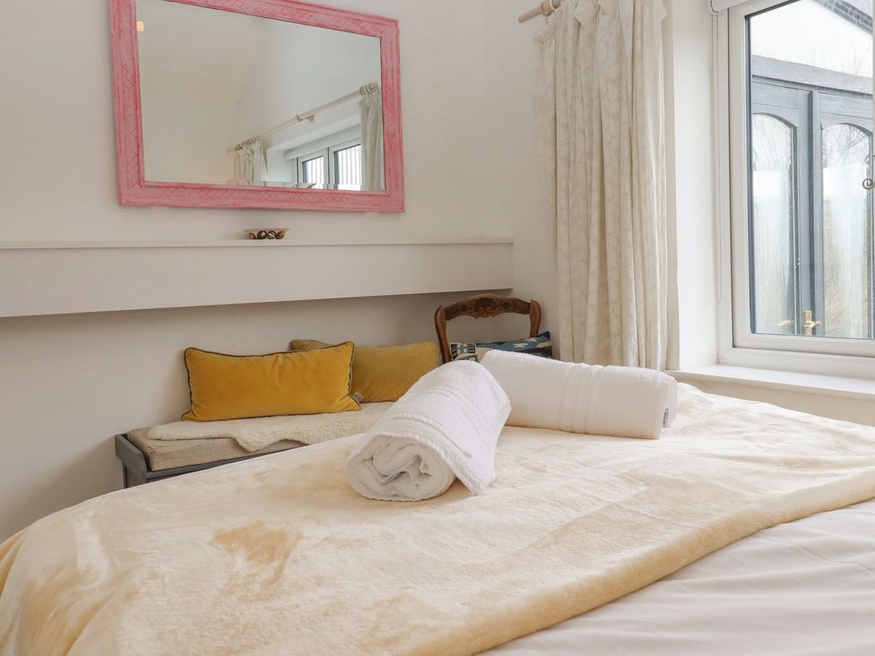 A bedroom with a bed and towels on top at Greengates in Rye
