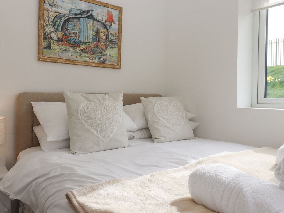 A bedroom with a bed and decorative pillows at Greengates in Rye