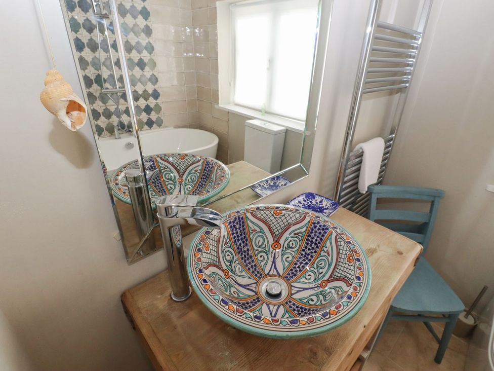 A bathroom with a decorative sink and bathtub at Greengates in Rye