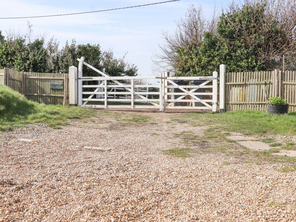 A white gate and gravel driveway at Greengates in Rye