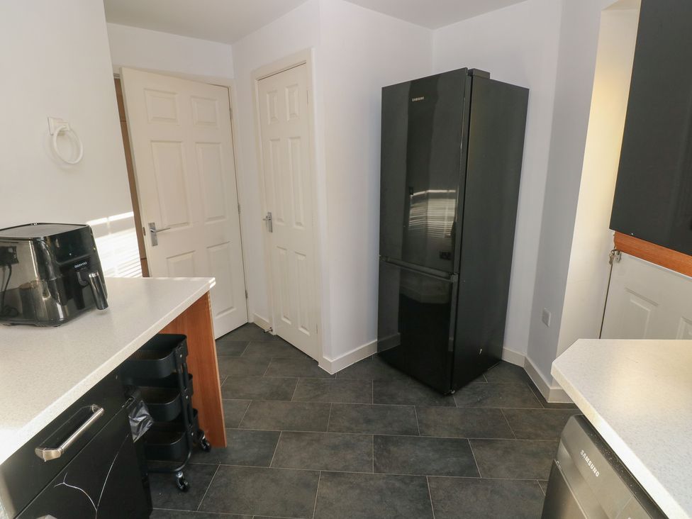 A kitchen with a refrigerator and air fryer at 9 Ffordd Donaldson, Swansea