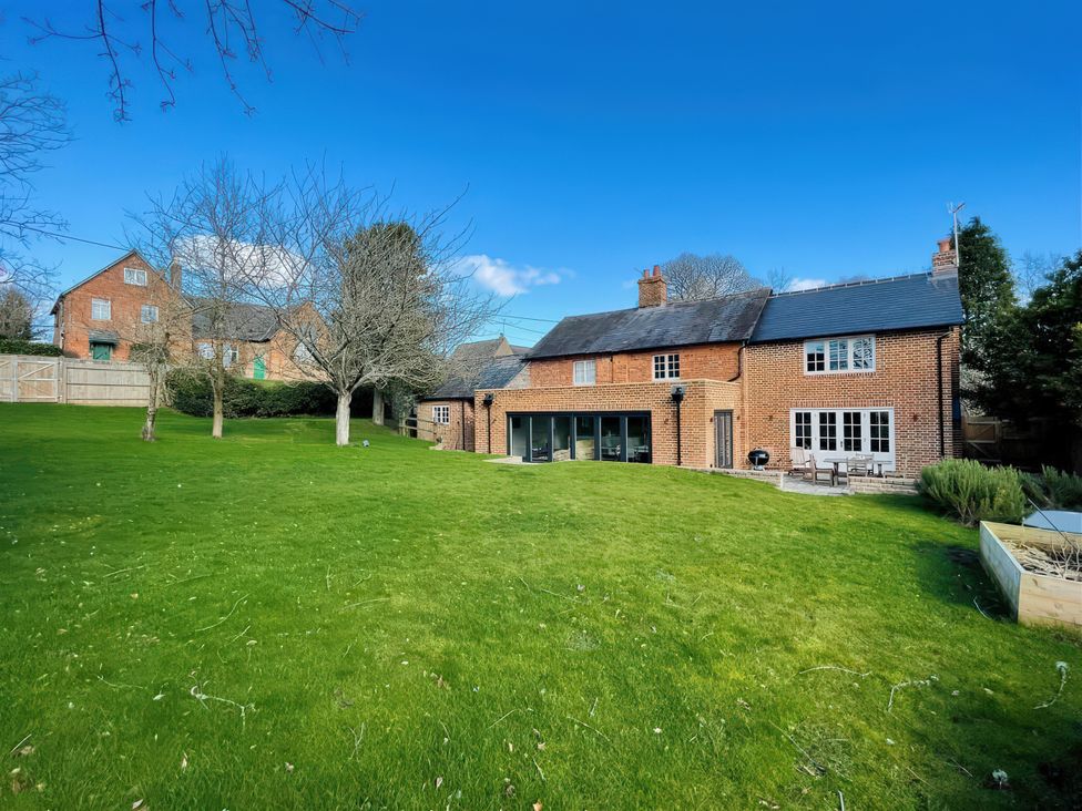 A house with garden and grass at Riverside Cottage