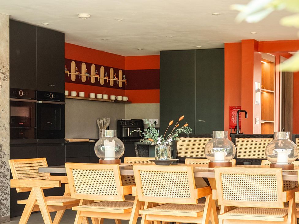 A kitchen with dining area and modern appliances at Manor Farm House in Merton near Bicester