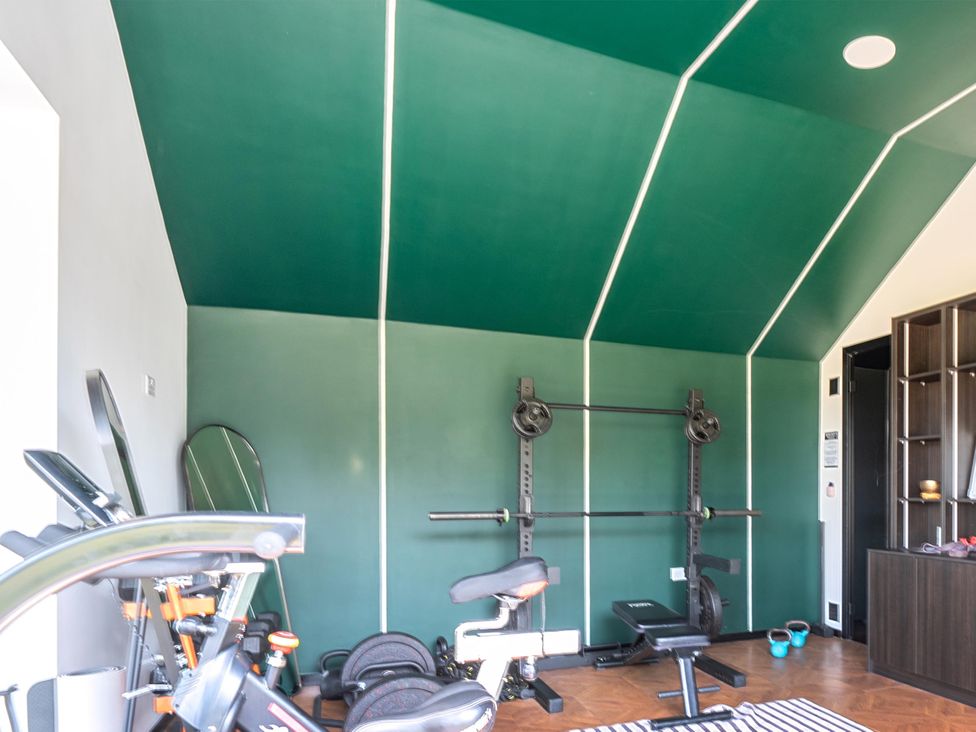 A gym with exercise equipment at Manor Farm House in Merton near Bicester
