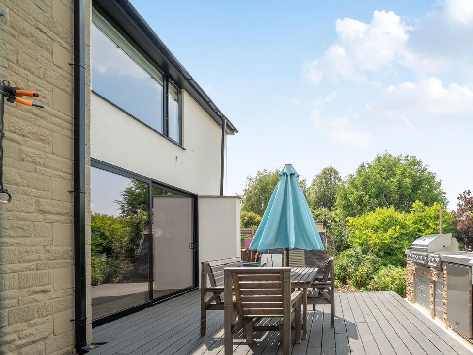 An outdoor space with a table and chairs at Manor Farm House in Merton near Bicester