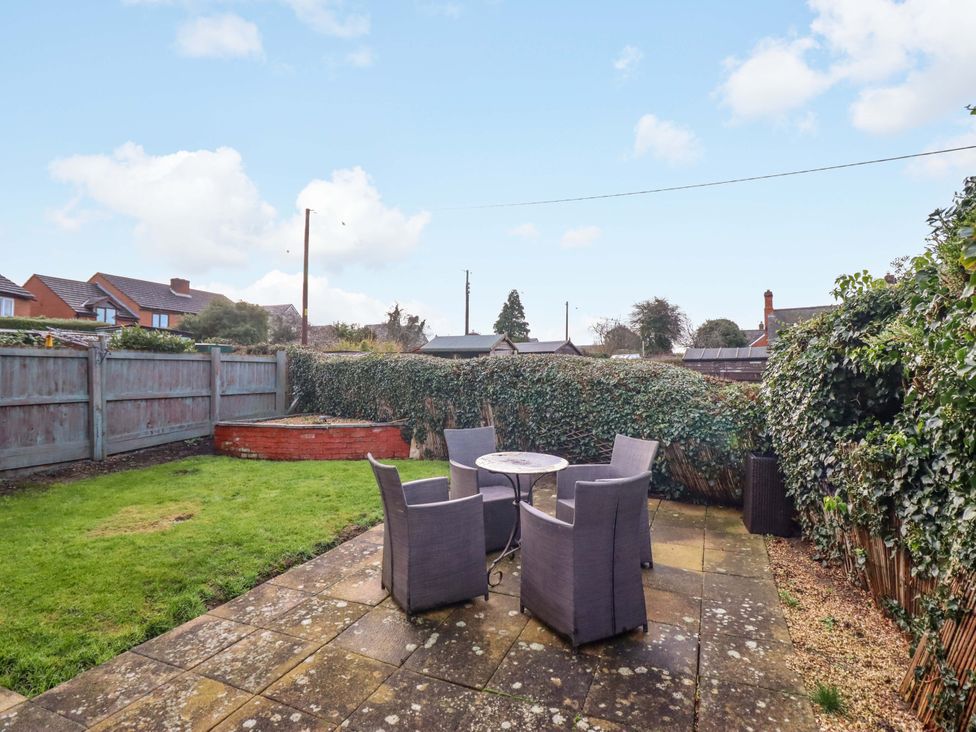 A garden featuring a table and chairs at 2 Horseshoe Road in Montgomery