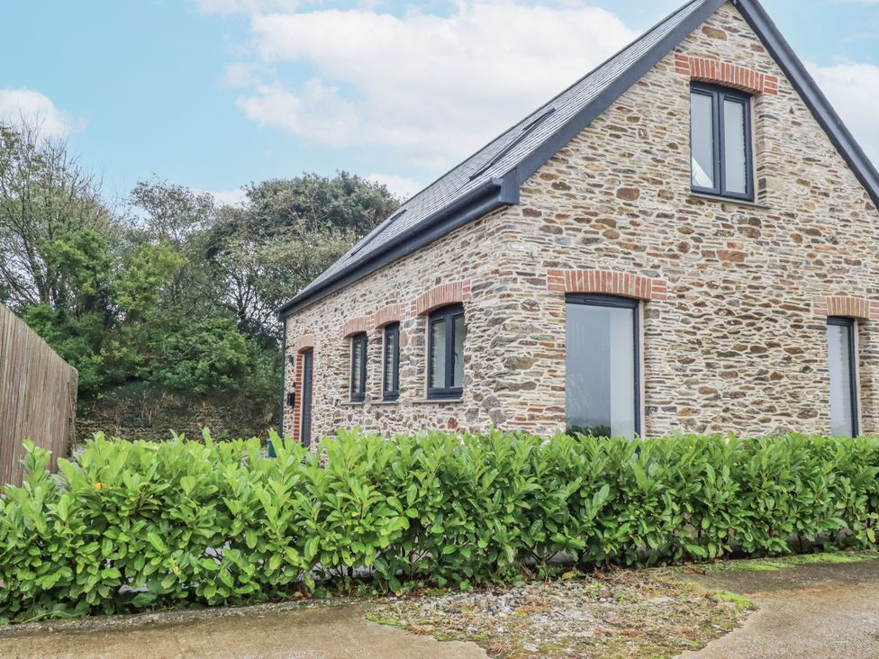 A house with windows and hedge in front at Barn 2