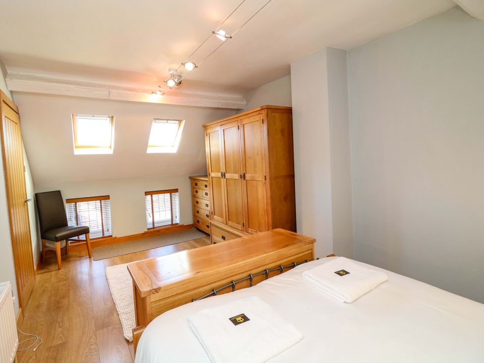 A bedroom with a bed and wardrobe at 6 Brook Court in Thulston near Derby
