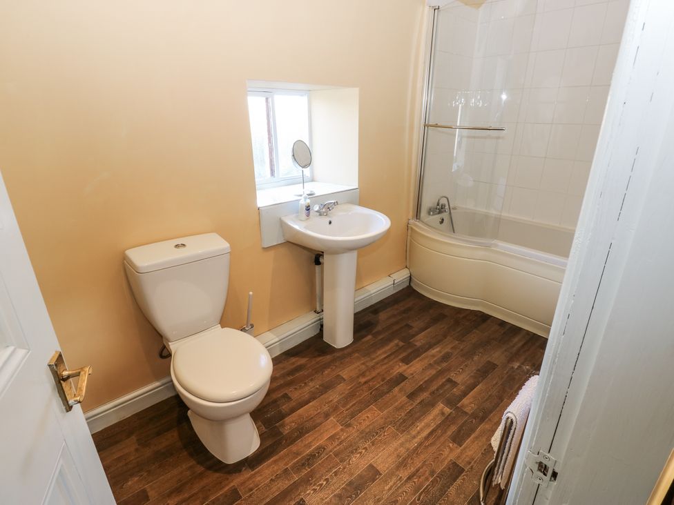 A bathroom with a sink, toilet, and bathtub at Ewe Cottage in Ripon